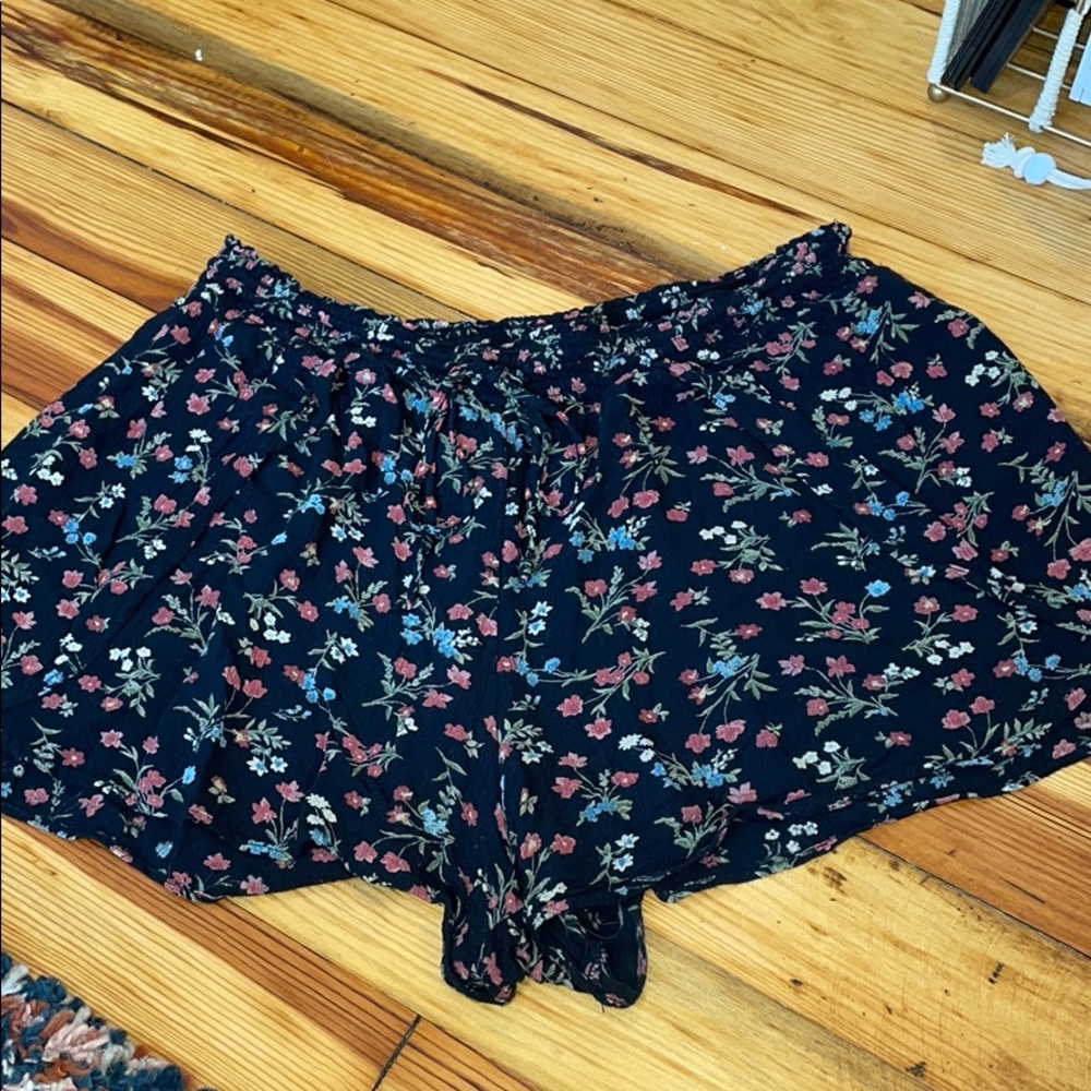 American Eagle flowy floral shorts